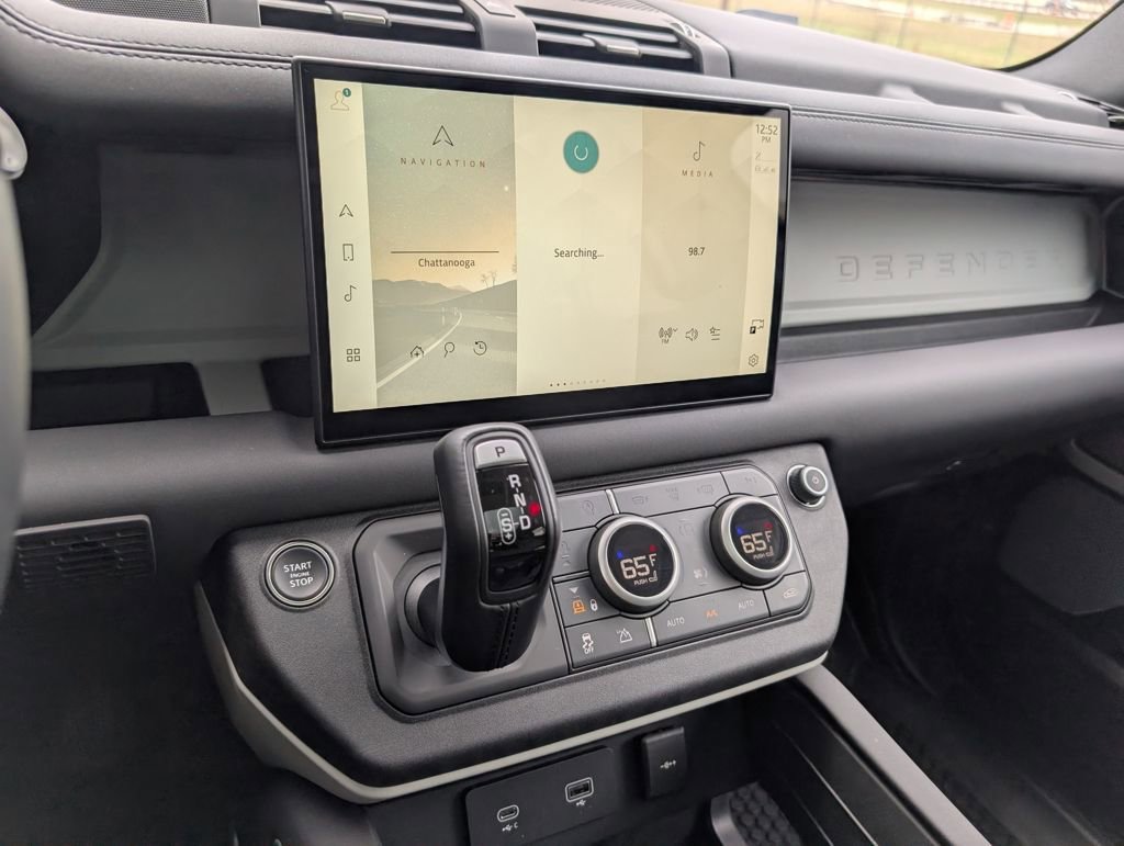 Used 2024 Land Rover Defender 130 S image 30