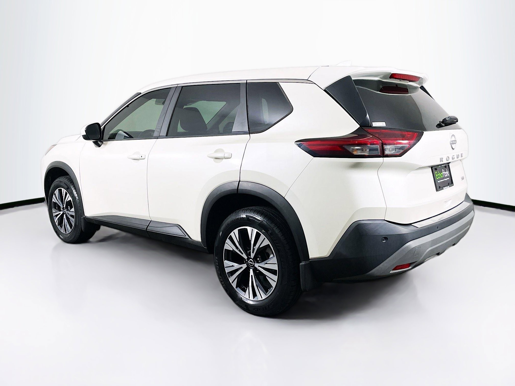 Used 2023 Nissan Rogue SV image 5