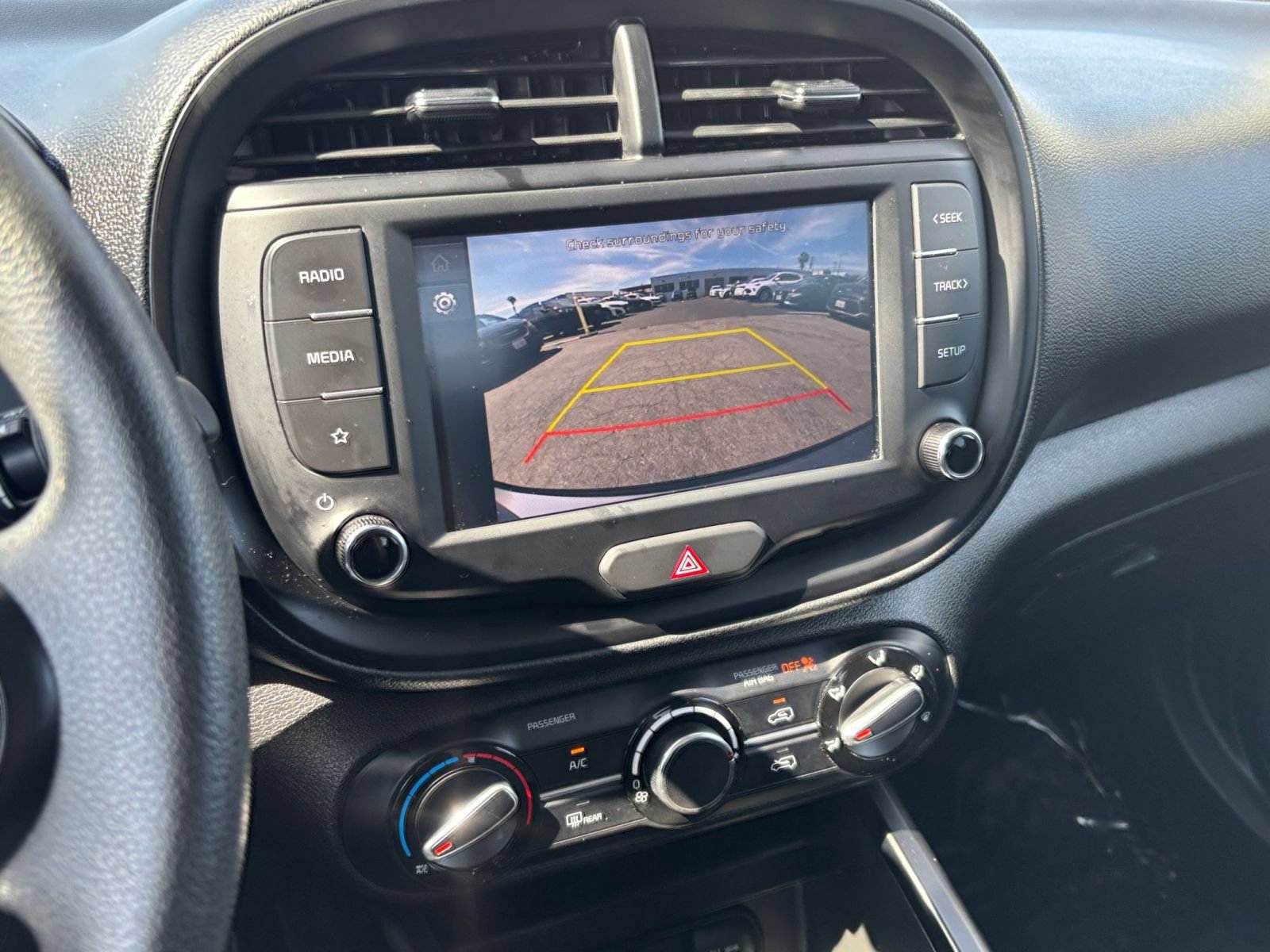 Used 2025 Kia Soul LX w/ LX Technology Package FWD image 24