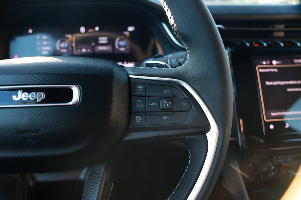 New 2025 Jeep Grand Cherokee Altitude AWD/4WD image 18