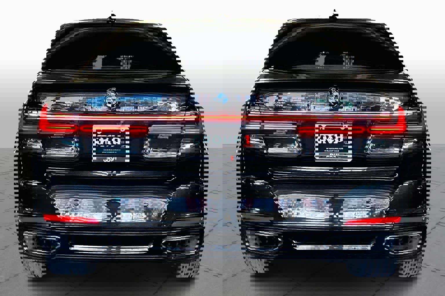 Used 2021 BMW 750i xDrive w/ Luxury Rear Seating Package image 4