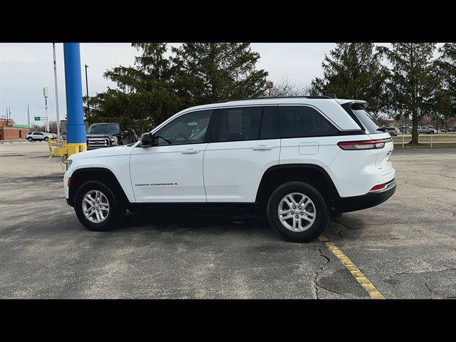 Used 2023 Jeep Grand Cherokee Laredo w/ Luxury Tech Group I AWD/4WD image 29
