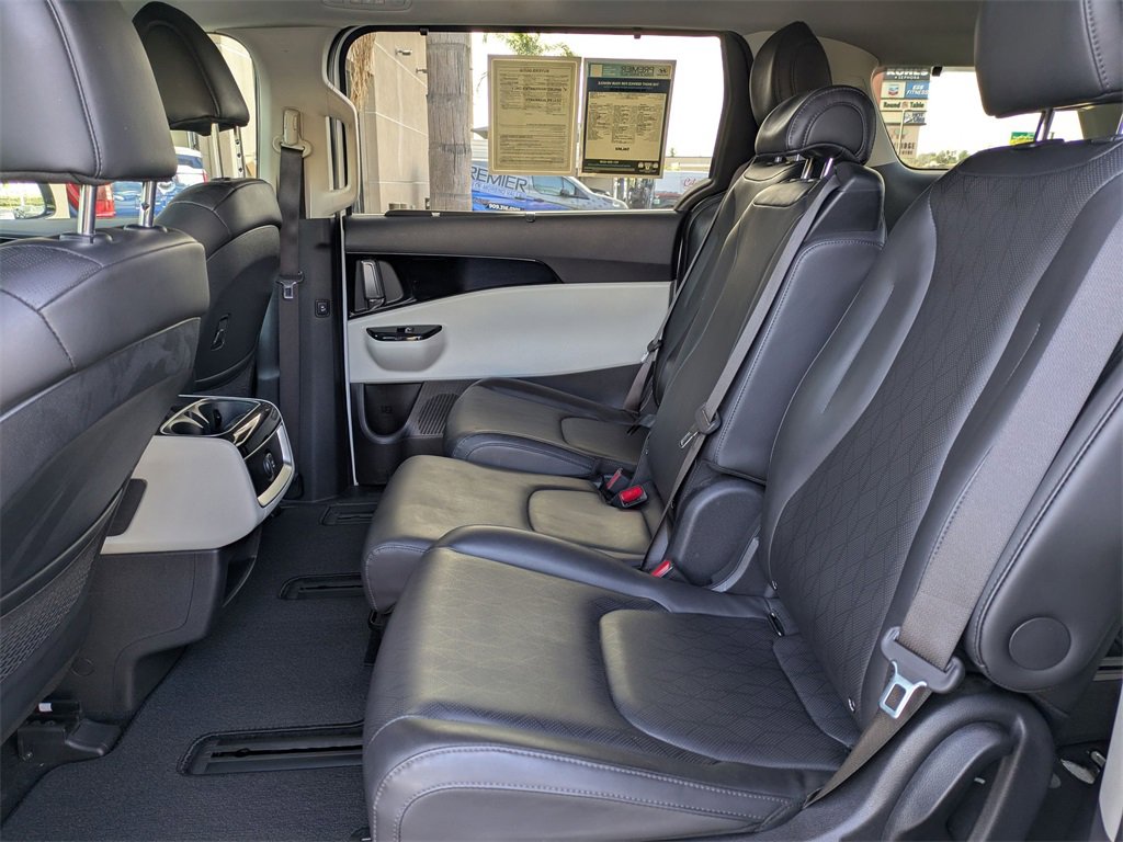 Used 2024 Kia Carnival EX image 26