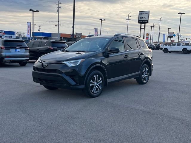 Used 2018 Toyota RAV4 LE image 10