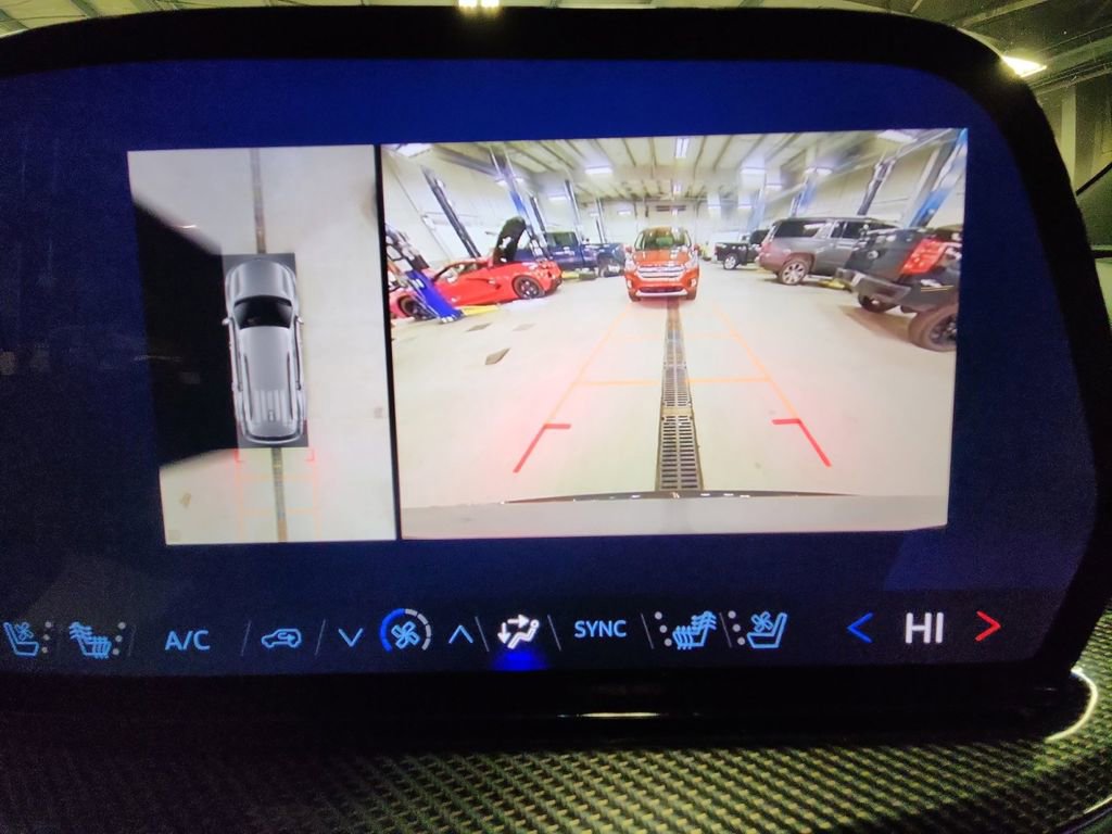 Certified 2025 Chevrolet Traverse High Country w/ LPO, Illumination Package image 18