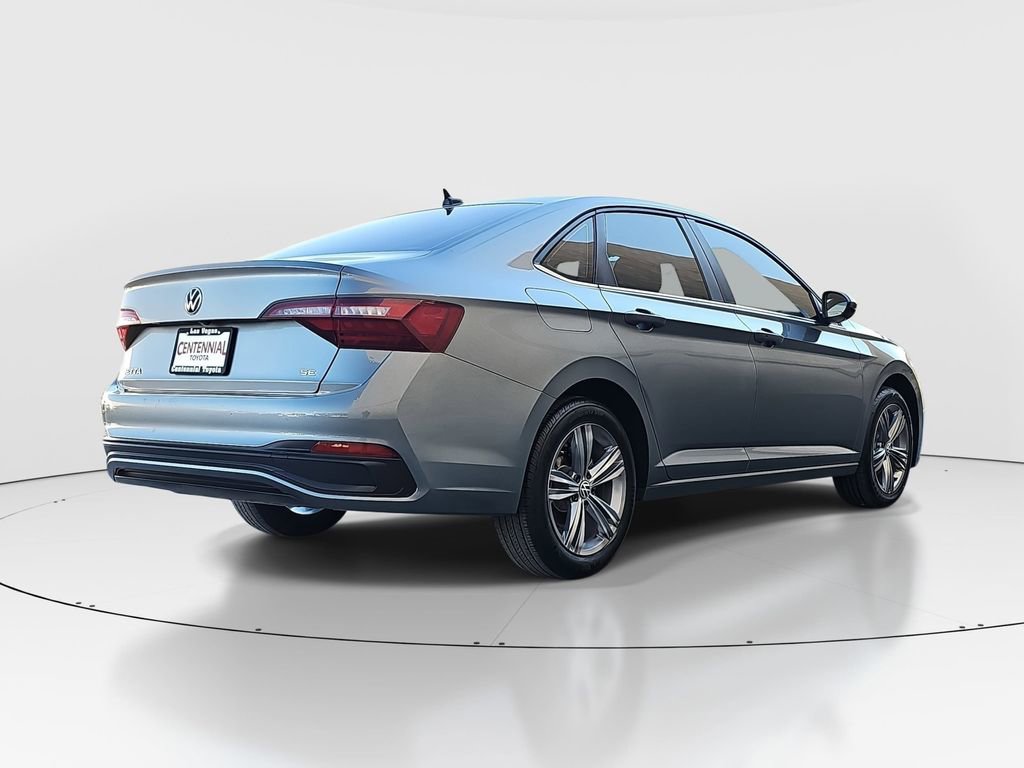 Used 2024 Volkswagen Jetta SE image 5
