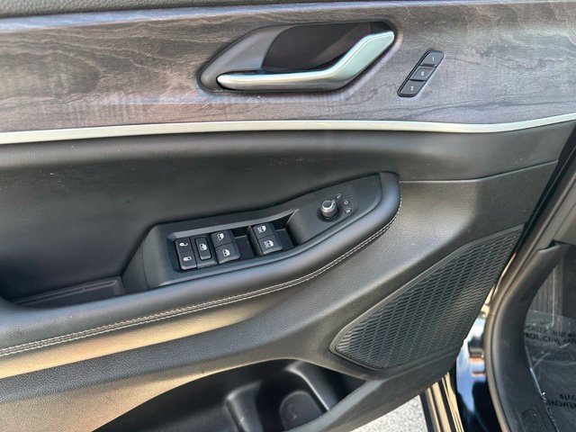 Used 2023 Jeep Grand Cherokee Limited w/ Luxury Tech Group II AWD/4WD image 21
