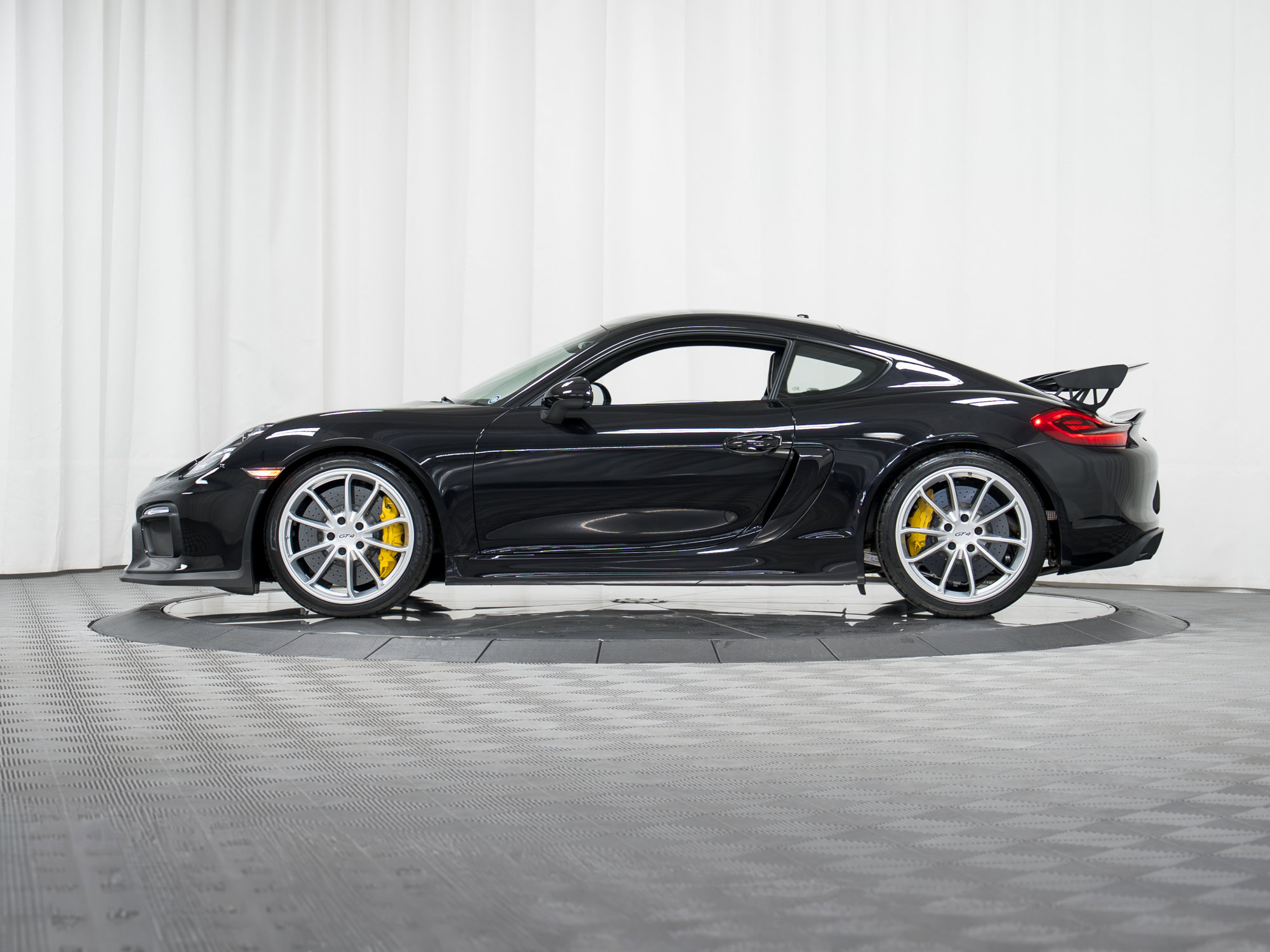 Used 2016 Porsche Cayman GT4 image 35