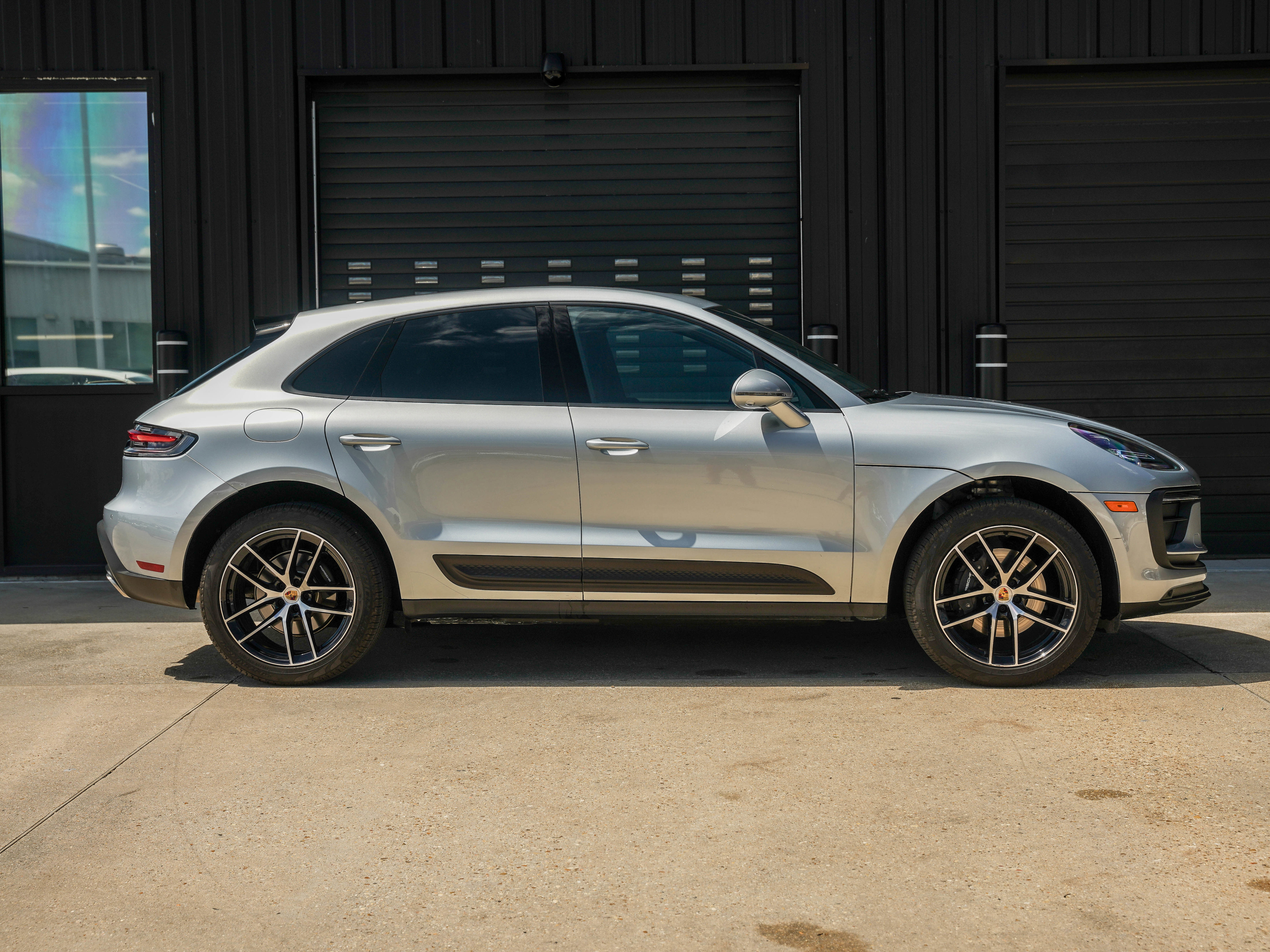Certified 2025 Porsche Macan image 13