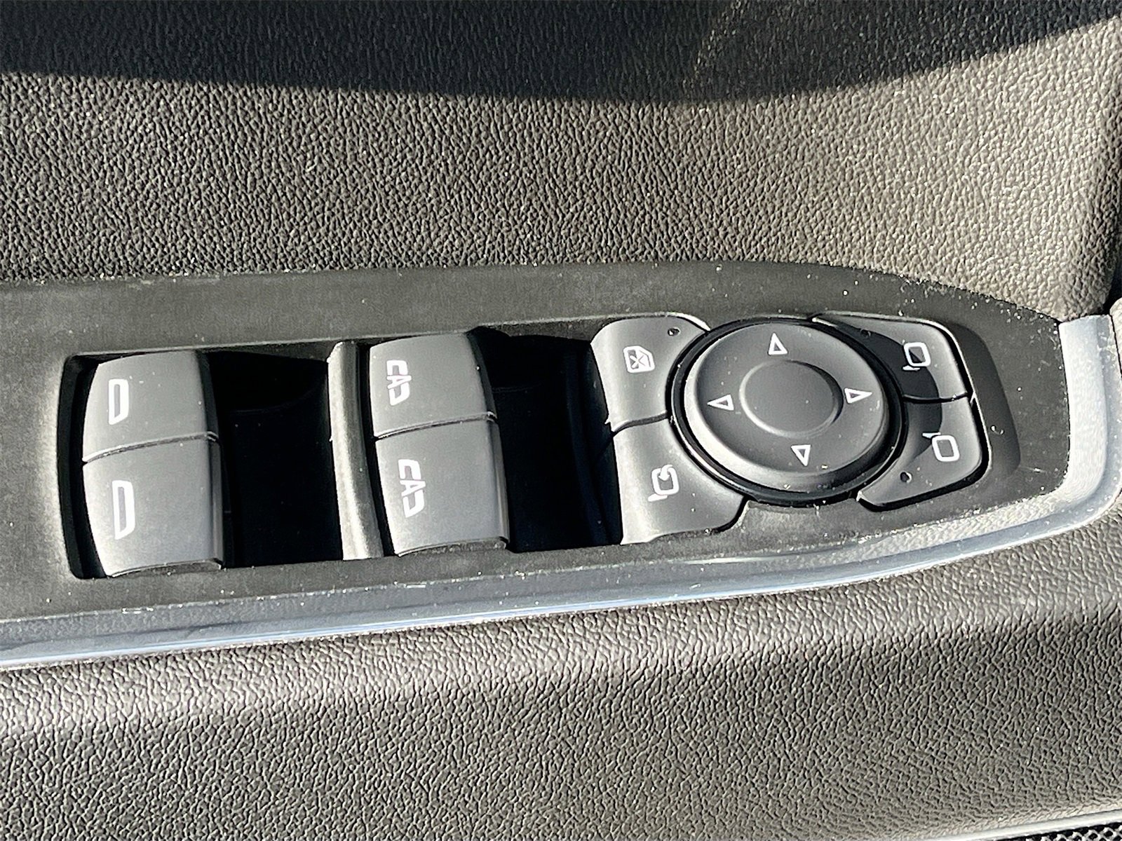 Used 2024 Chevrolet Silverado 1500 LTZ w/ Technology Package image 18