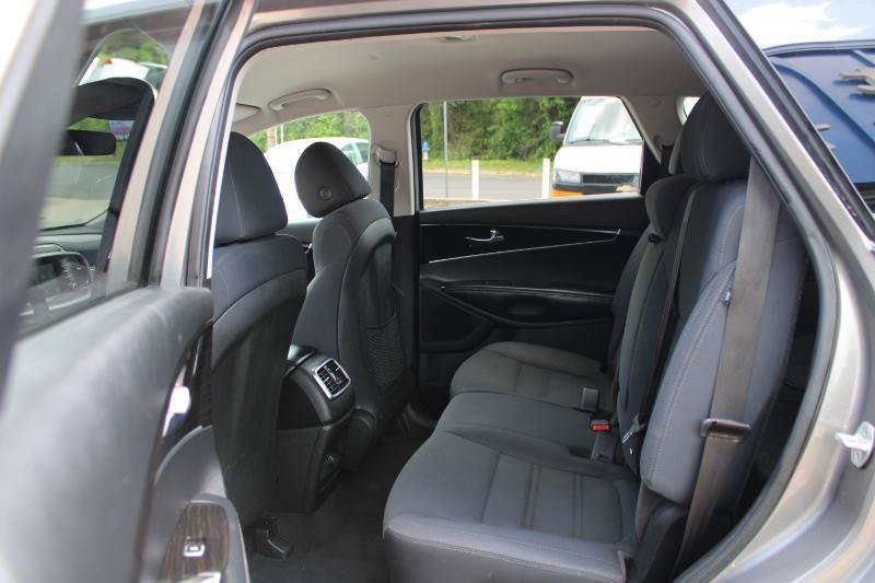 Used 2019 Kia Sorento L FWD image 12