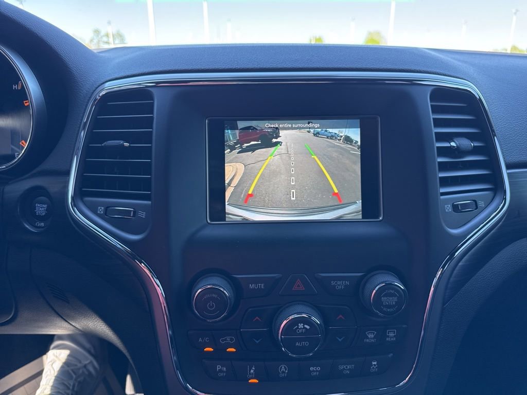 Used 2021 Jeep Grand Cherokee Laredo AWD/4WD image 22