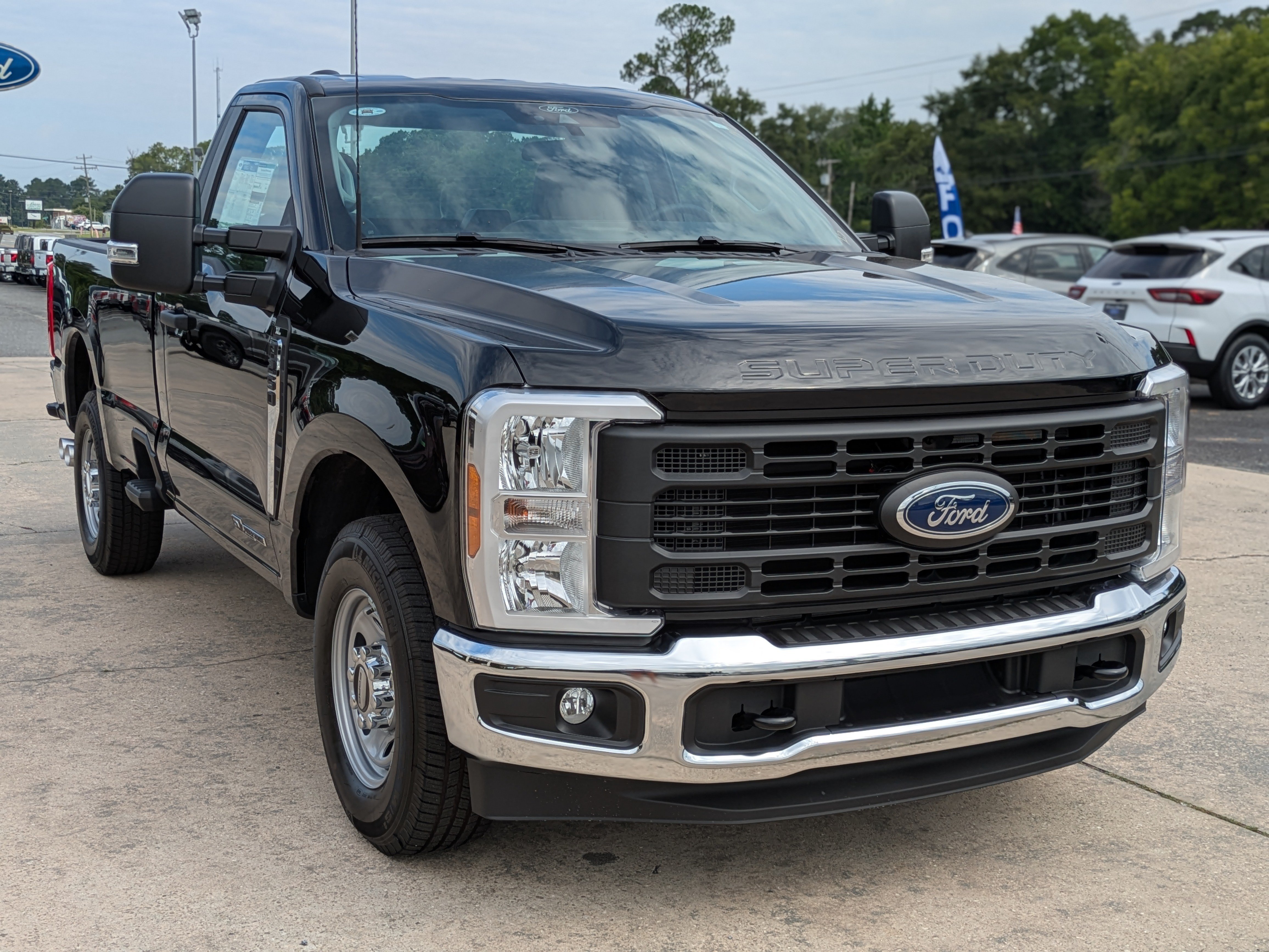 Used 2025 Ford F250 XL w/ XL Chrome Package RWD image 4