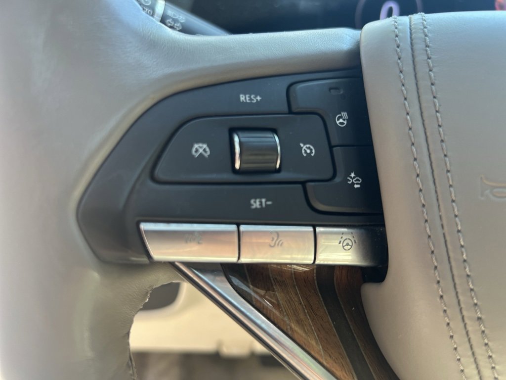 Used 2022 Cadillac Escalade Premium Luxury Platinum image 11