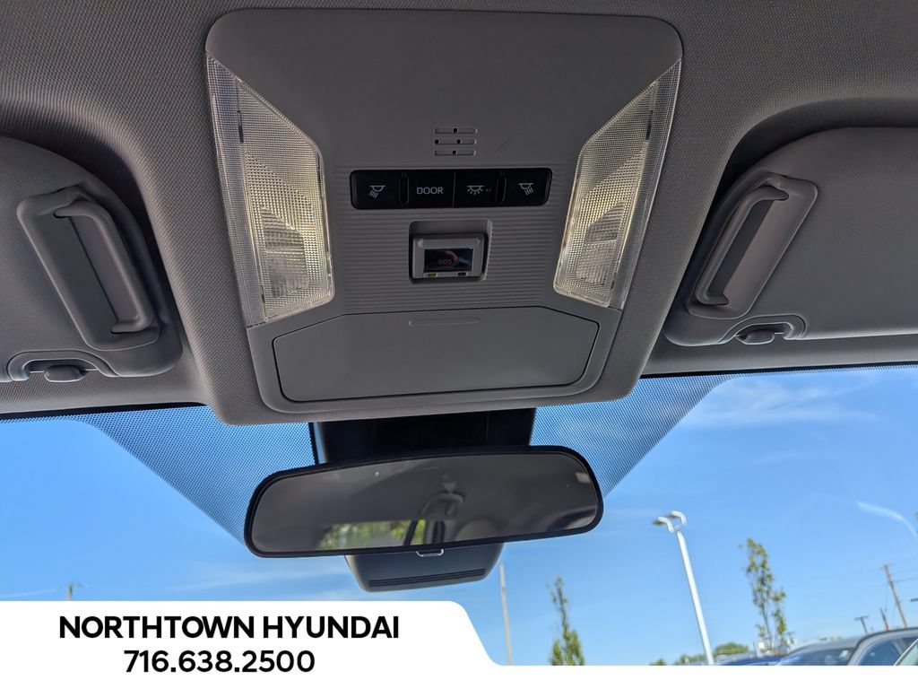 Used 2025 Toyota RAV4 XLE AWD/4WD image 20