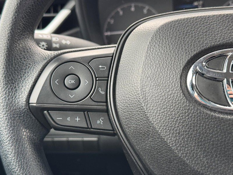Used 2025 Toyota Corolla LE image 18