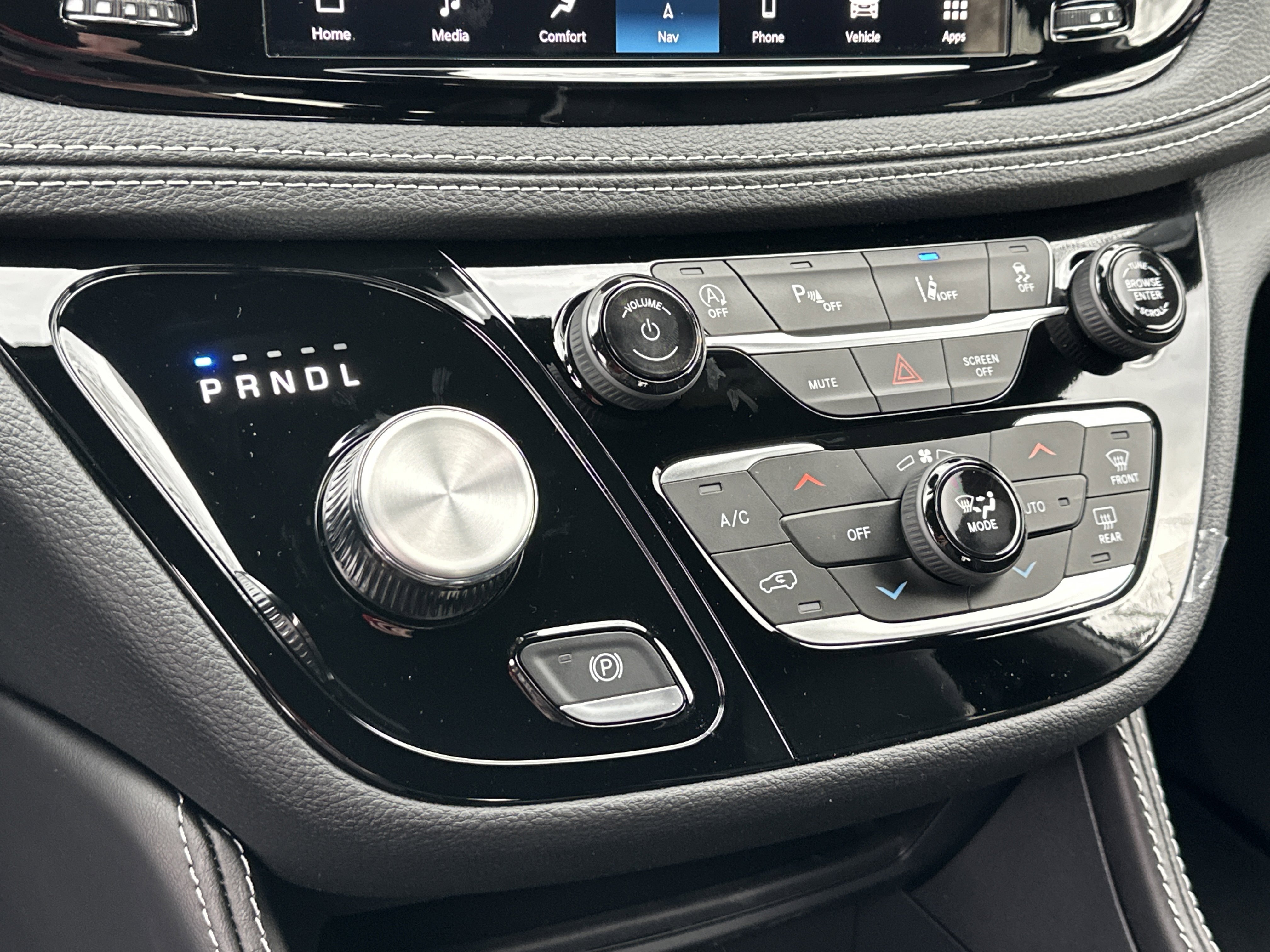 New 2026 Chrysler Pacifica Limited w/ S Appearance Package FWD image 6
