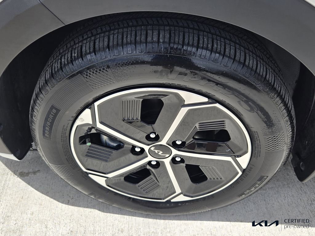 Used 2024 Kia Niro EX image 10