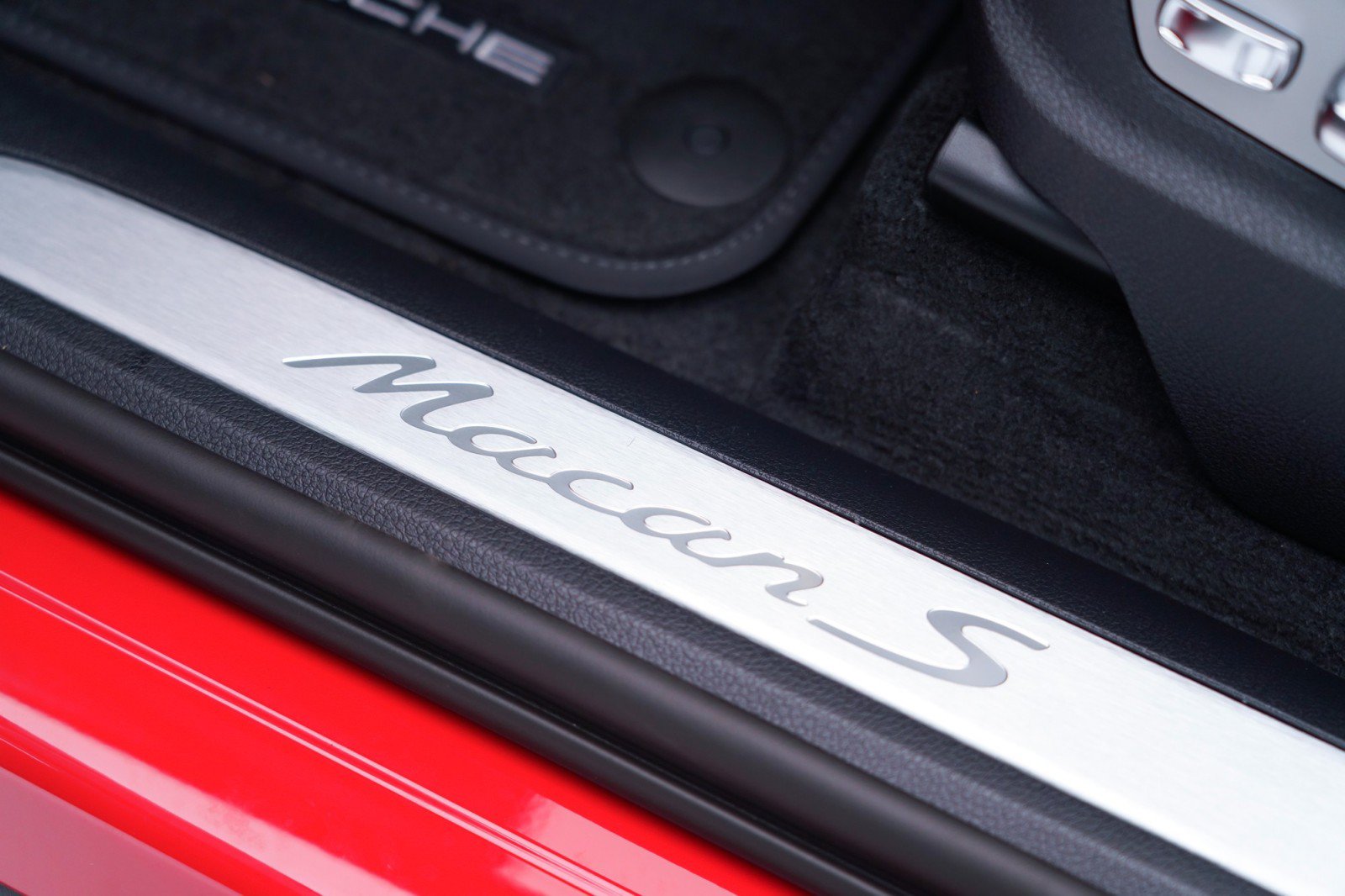 Certified 2023 Porsche Macan S AWD/4WD image 12