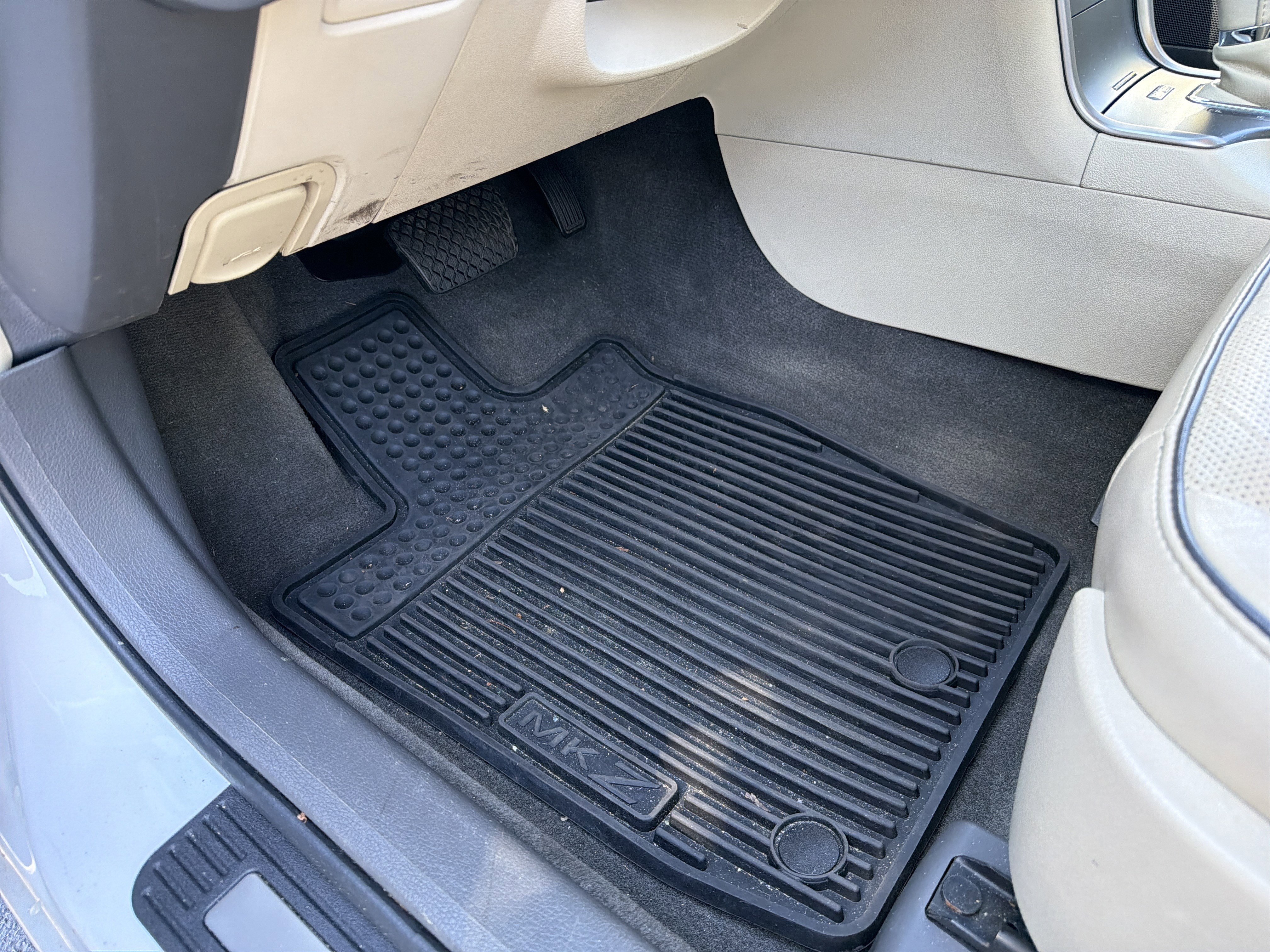 Used 2012 Lincoln MKZ FWD image 17