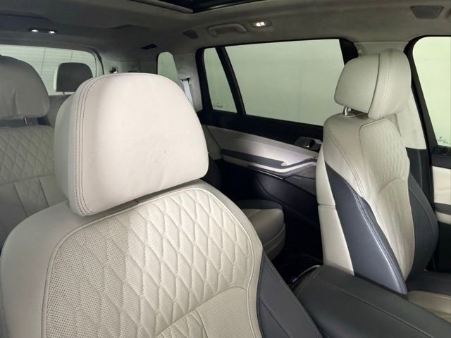 Used 2024 BMW ALPINA XB7 image 29
