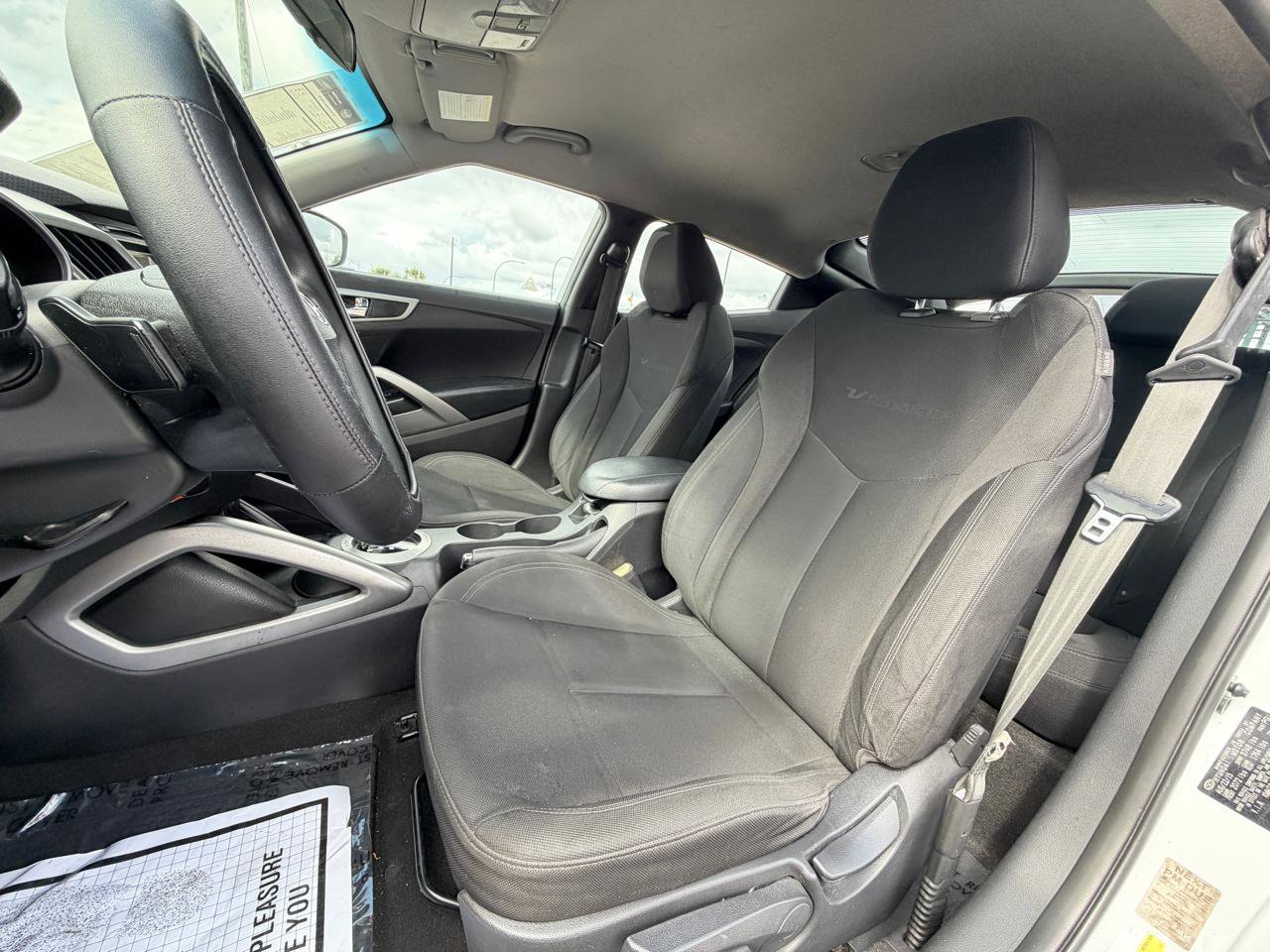 Used 2016 Hyundai Veloster FWD image 10