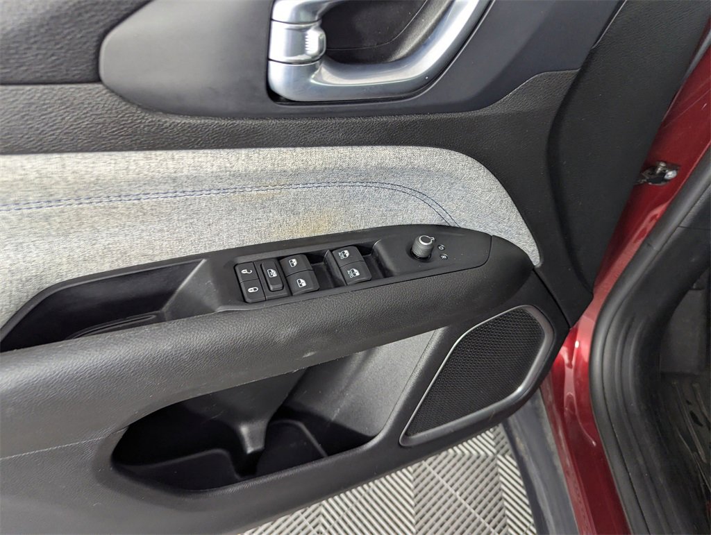 Used 2022 Jeep Compass Latitude image 19