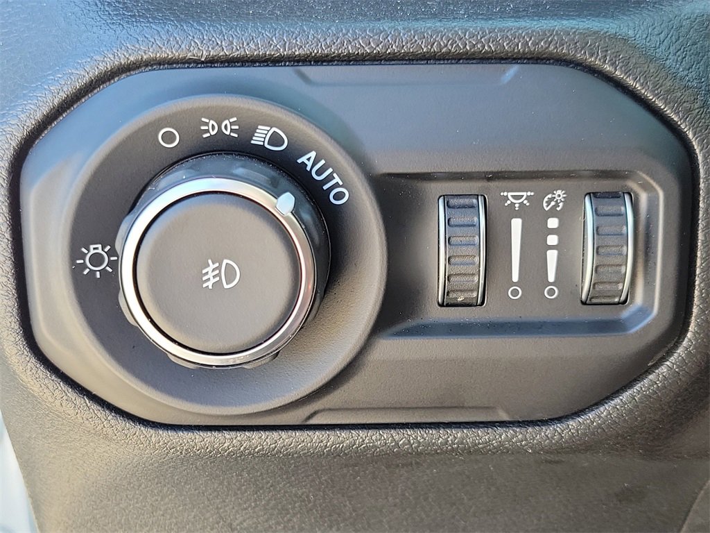 Used 2022 Jeep Wrangler Unlimited Sahara w/ Cold Weather Group image 19