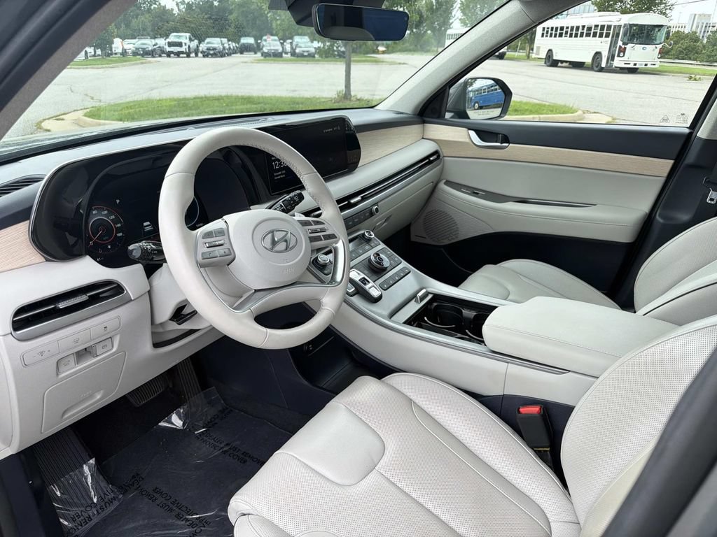 Used 2023 Hyundai Palisade Limited w/ Cargo Package AWD/4WD image 3