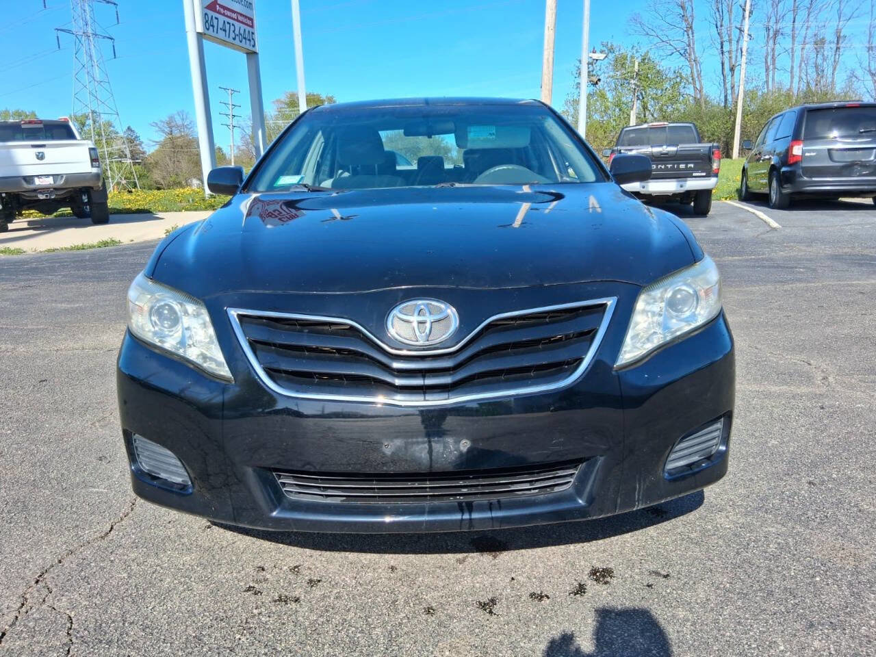 Used 2011 Toyota Camry LE FWD image 2