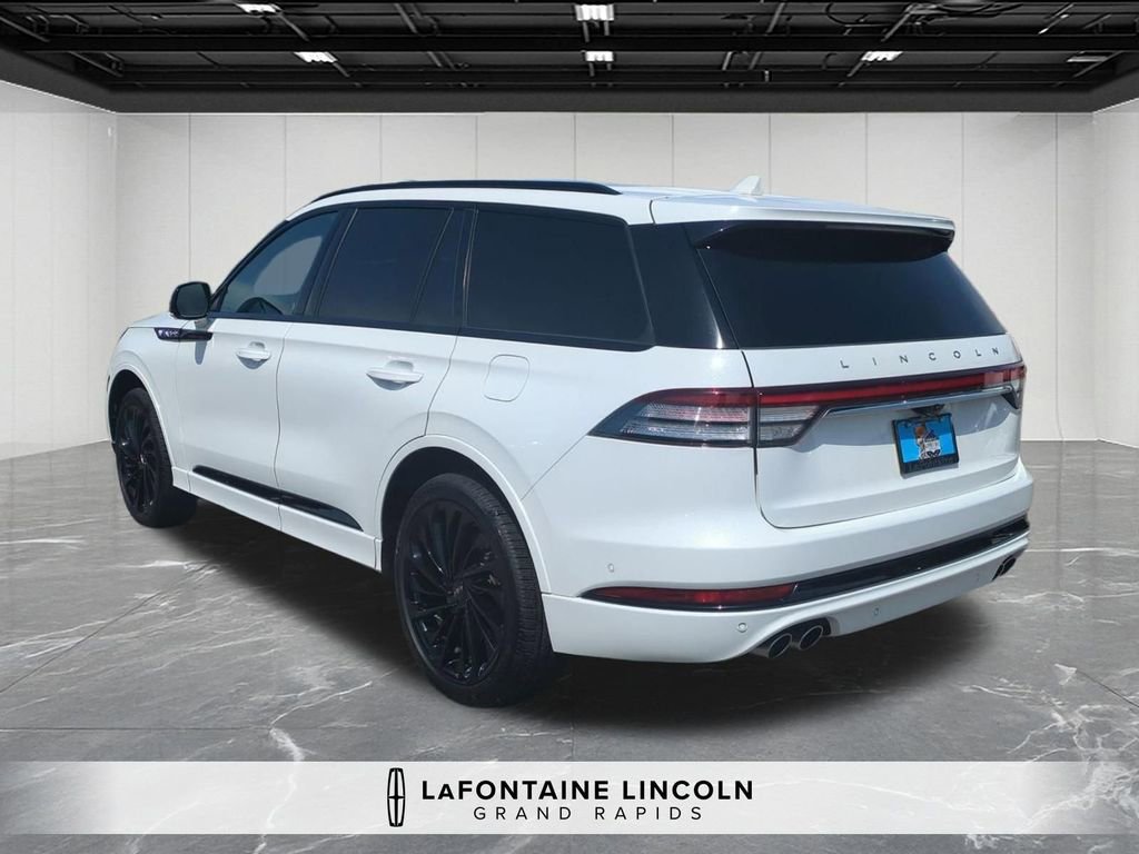 Used 2024 Lincoln Aviator Reserve w/ Equipment Group 201A image 3