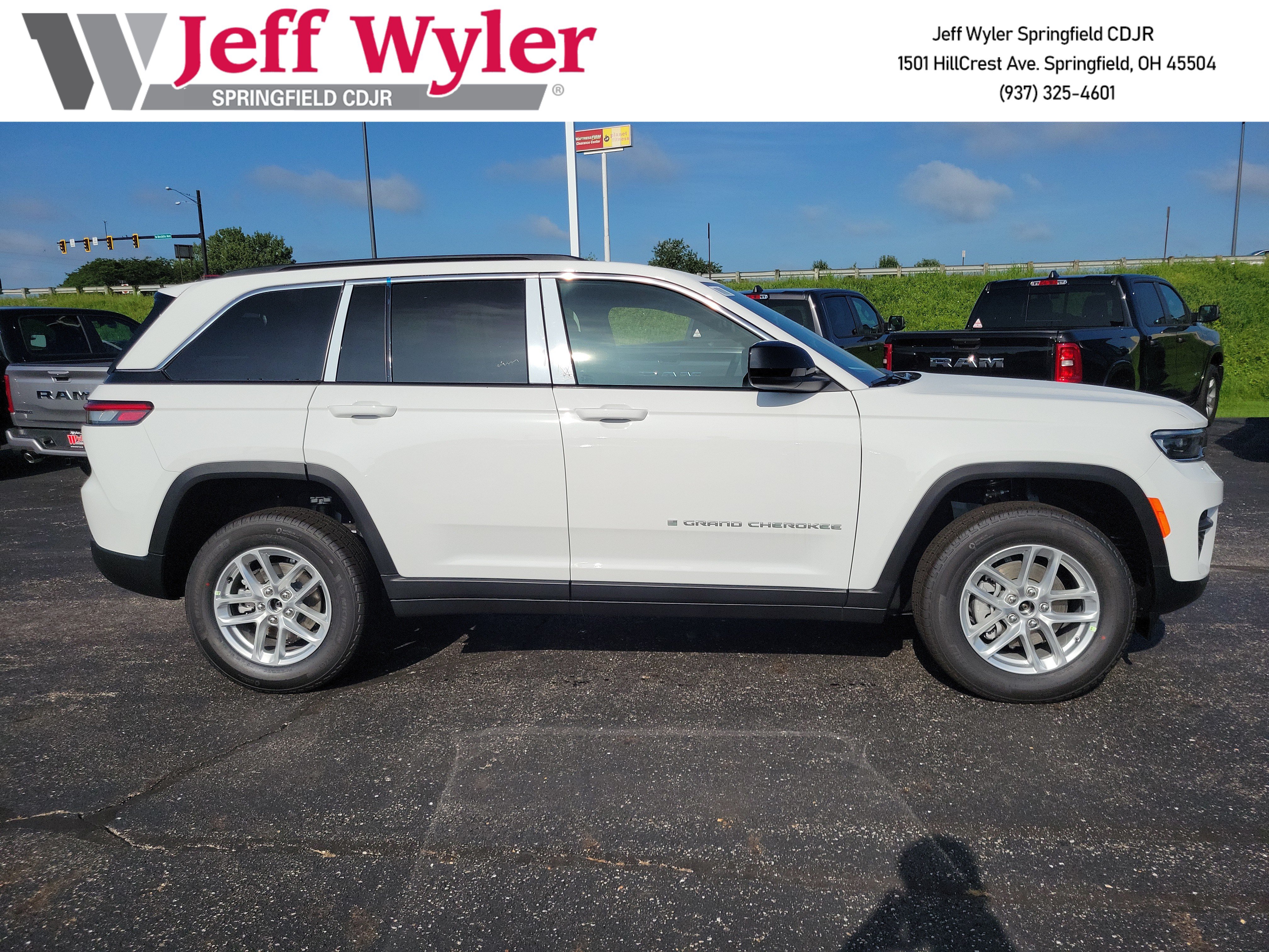 New 2026 Jeep Grand Cherokee Laredo AWD/4WD image 3