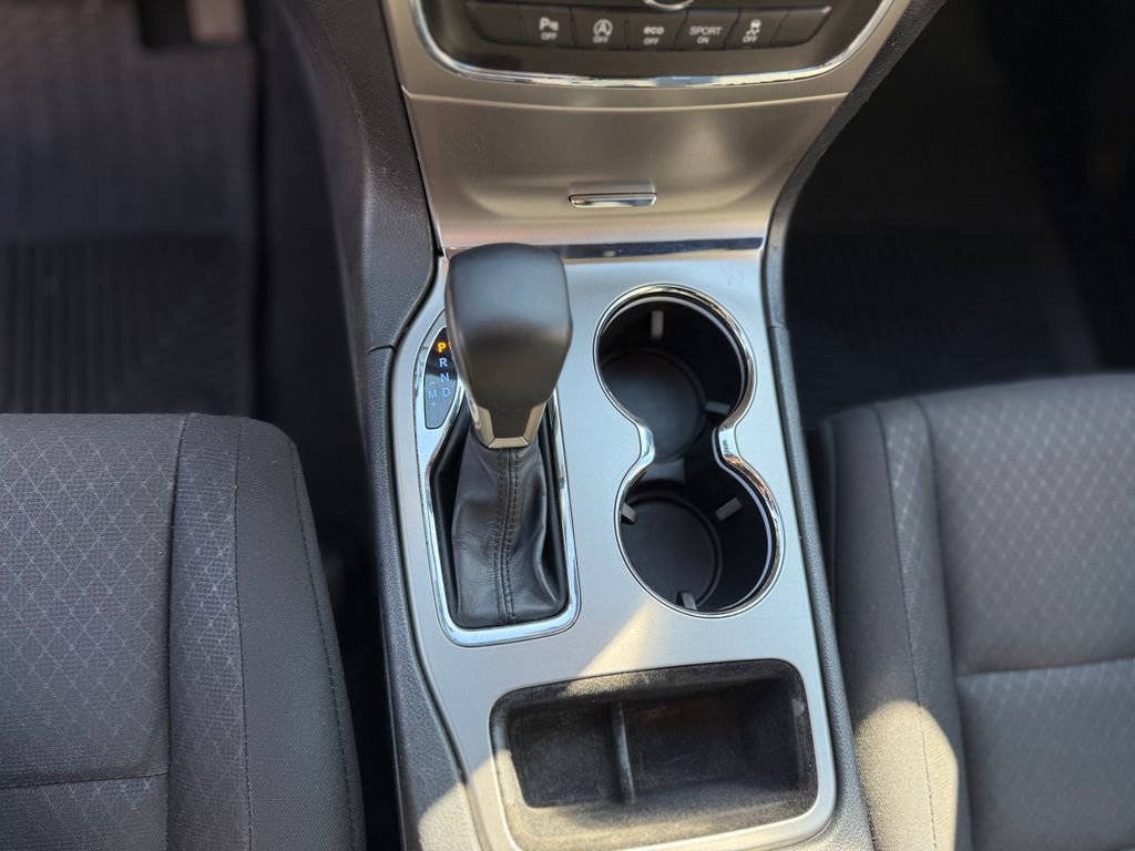 Used 2020 Jeep Grand Cherokee Laredo image 16