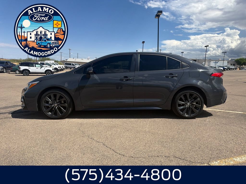 Used 2025 Toyota Corolla SE FWD image 2