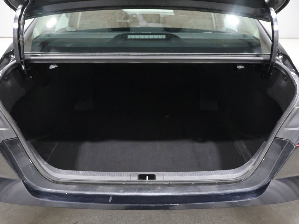 Used 2025 Toyota Camry LE image 4