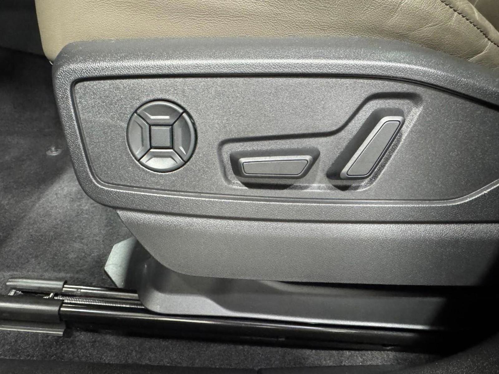 Certified 2025 Audi Q5 Premium w/ Convenience Package image 27