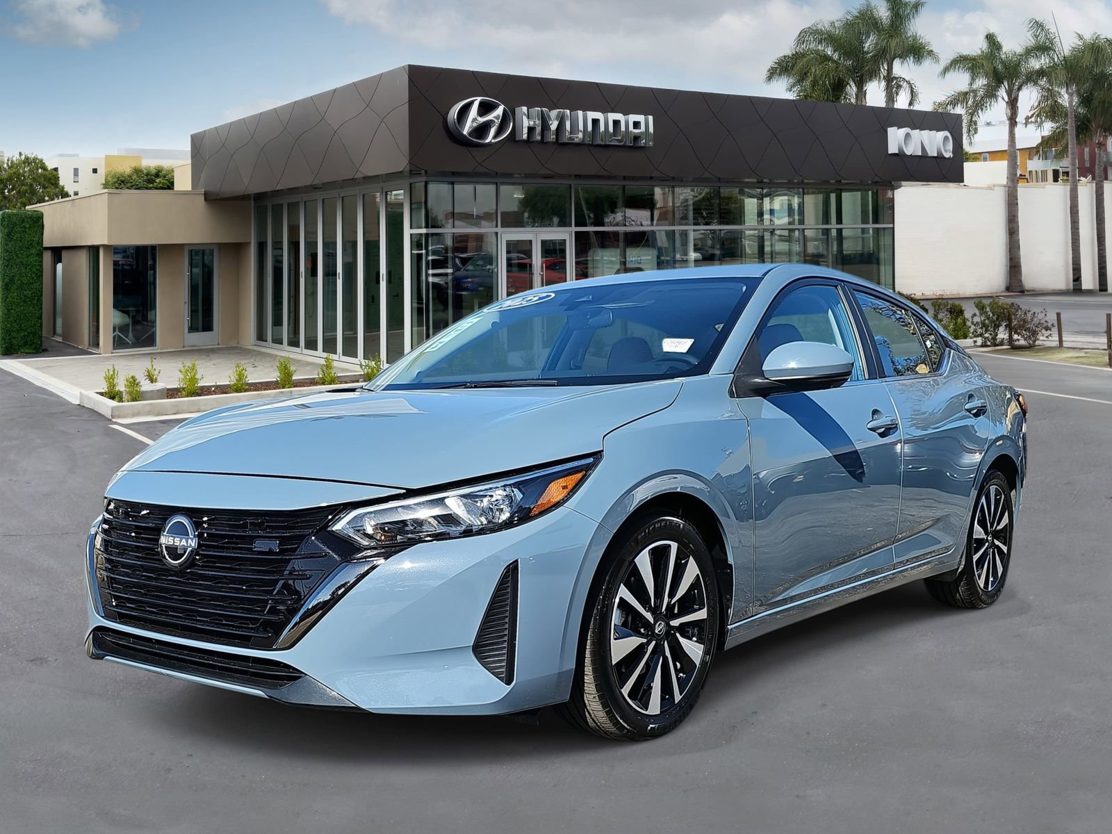 Used 2025 Nissan Sentra SV w/ SV Premium Package image 7