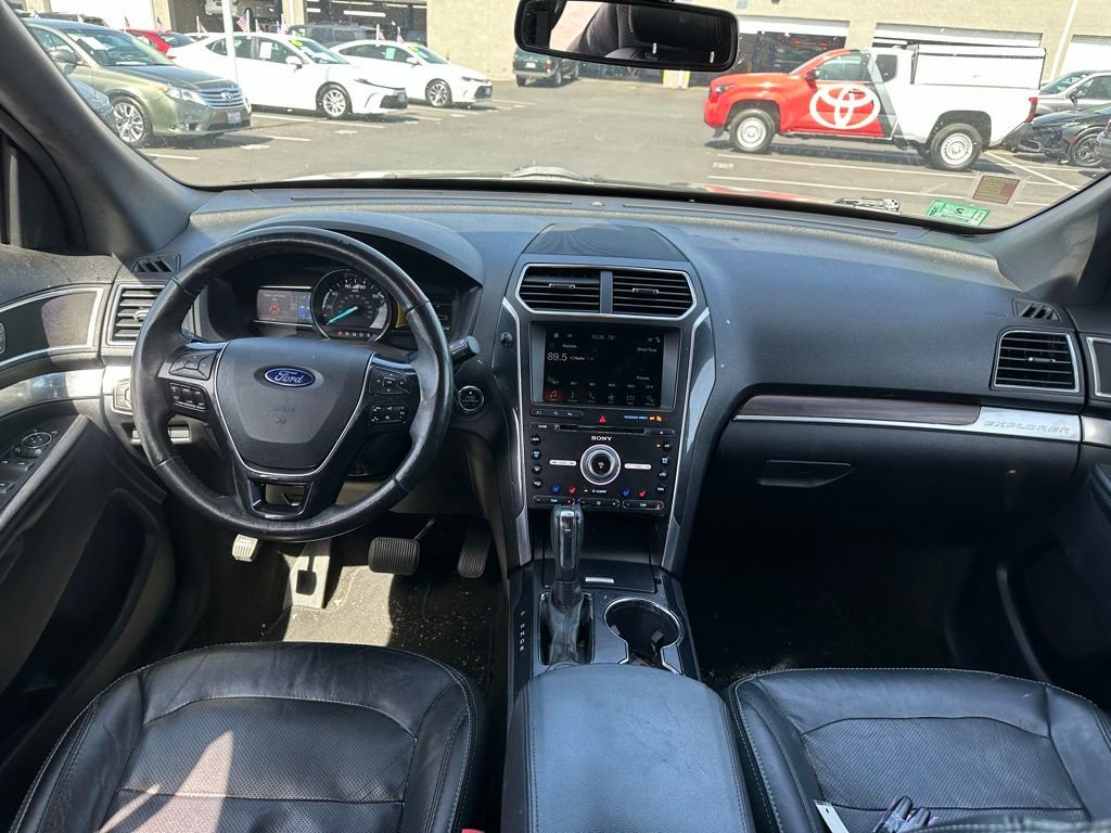 Used 2017 Ford Explorer Limited w/ Equipment Group 301A AWD/4WD image 10