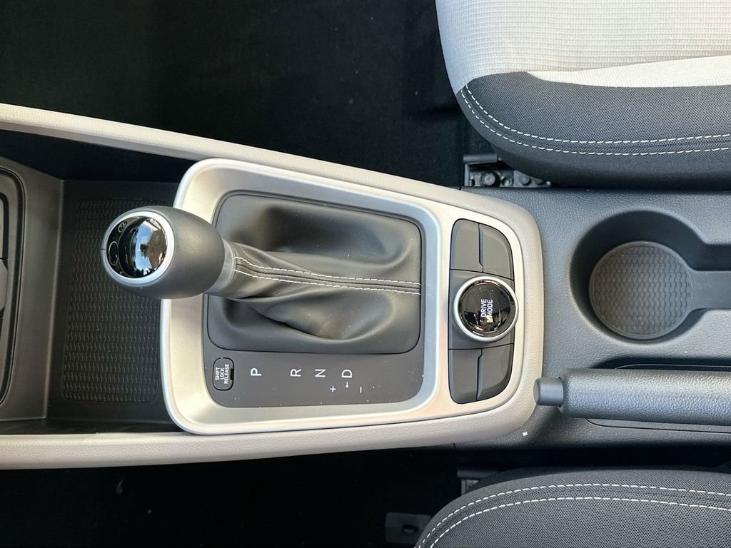 Used 2023 Hyundai Venue SEL image 16