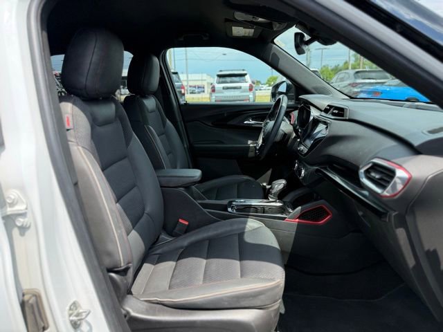 Used 2022 Chevrolet TrailBlazer RS w/ Technology Package FWD image 16