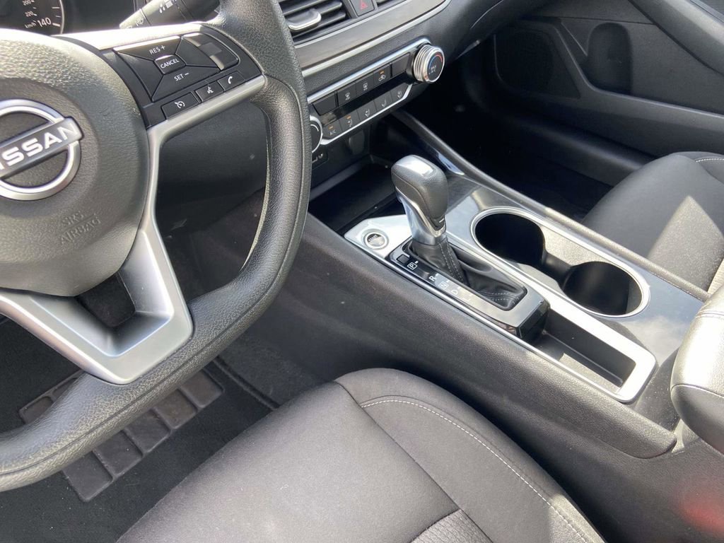 Used 2024 Nissan Altima 2.5 SV FWD image 20