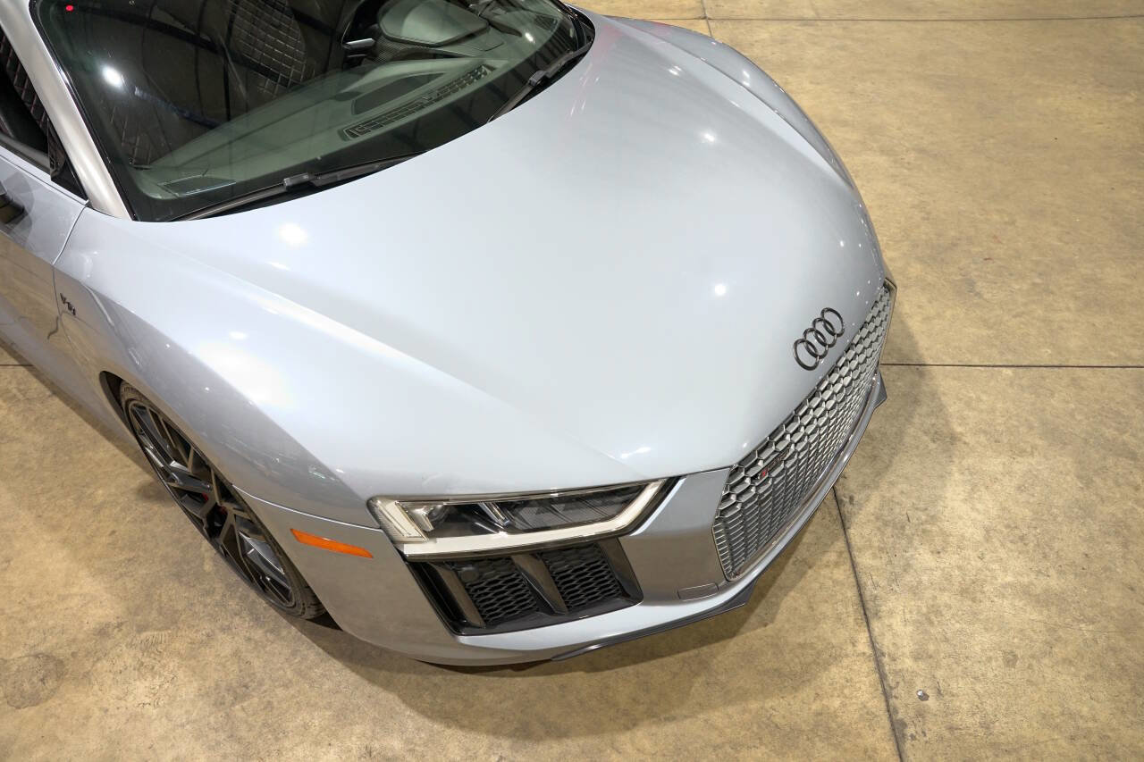 Used 2018 Audi R8 V10 w/ Carbon Exterior Package AWD/4WD image 32