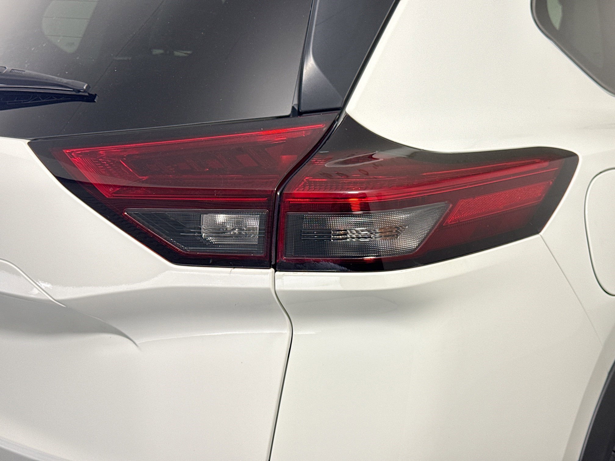 Used 2023 Nissan Rogue S FWD image 32