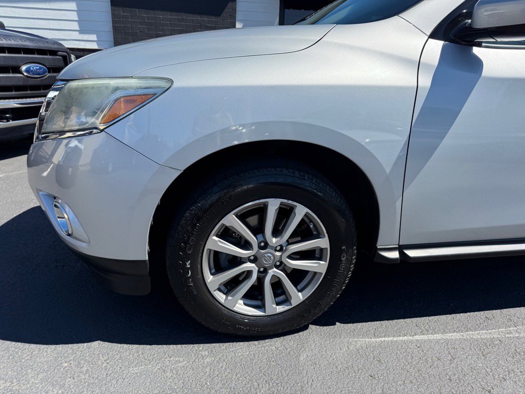 Used 2016 Nissan Pathfinder SV image 12