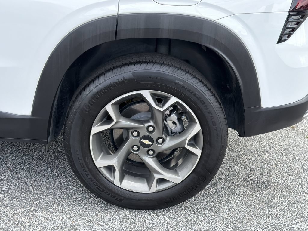 Used 2024 Chevrolet Trax LT w/ LT Convenience Package FWD image 29