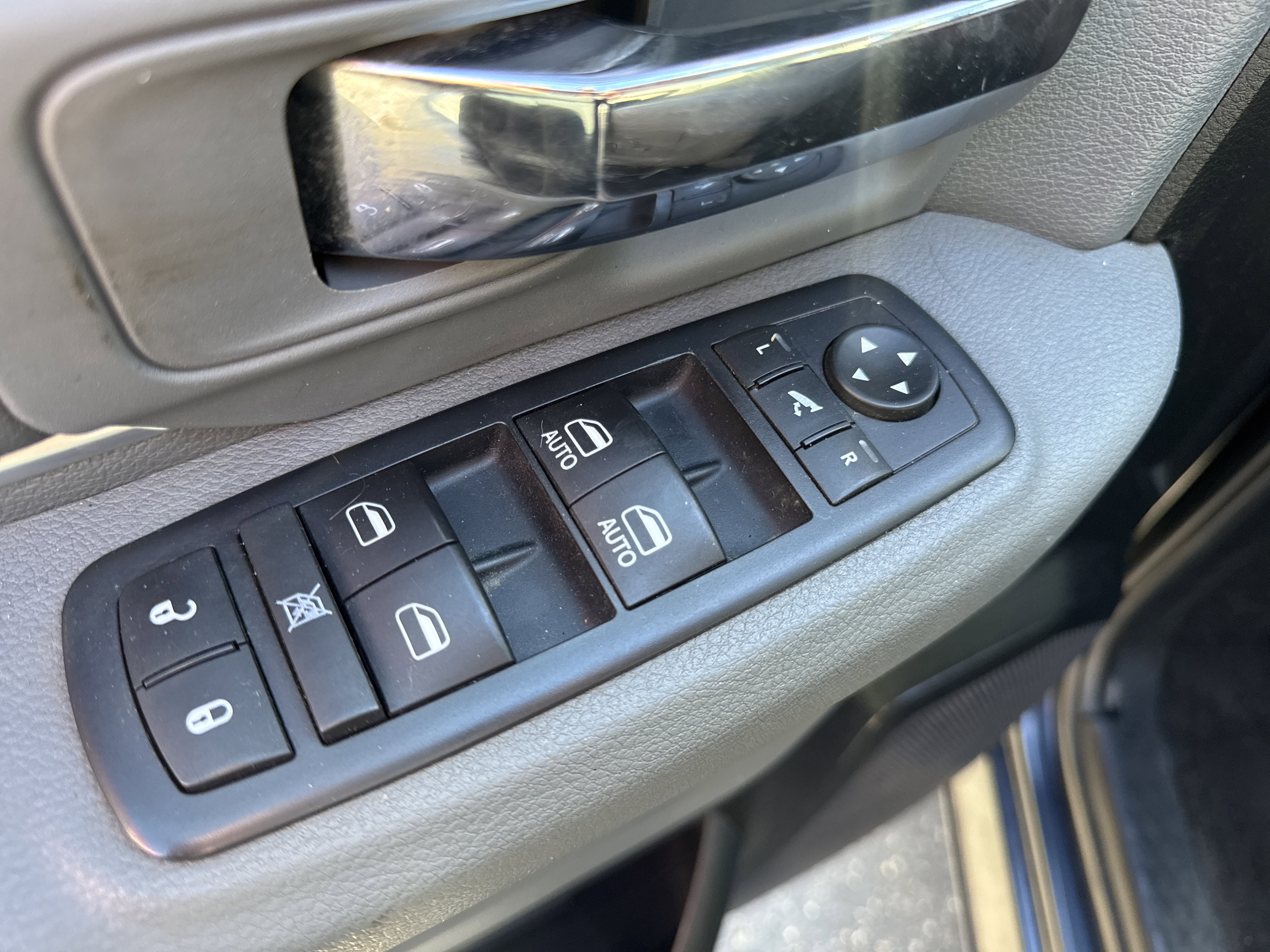 Used 2016 RAM 1500 Outdoorsman image 14