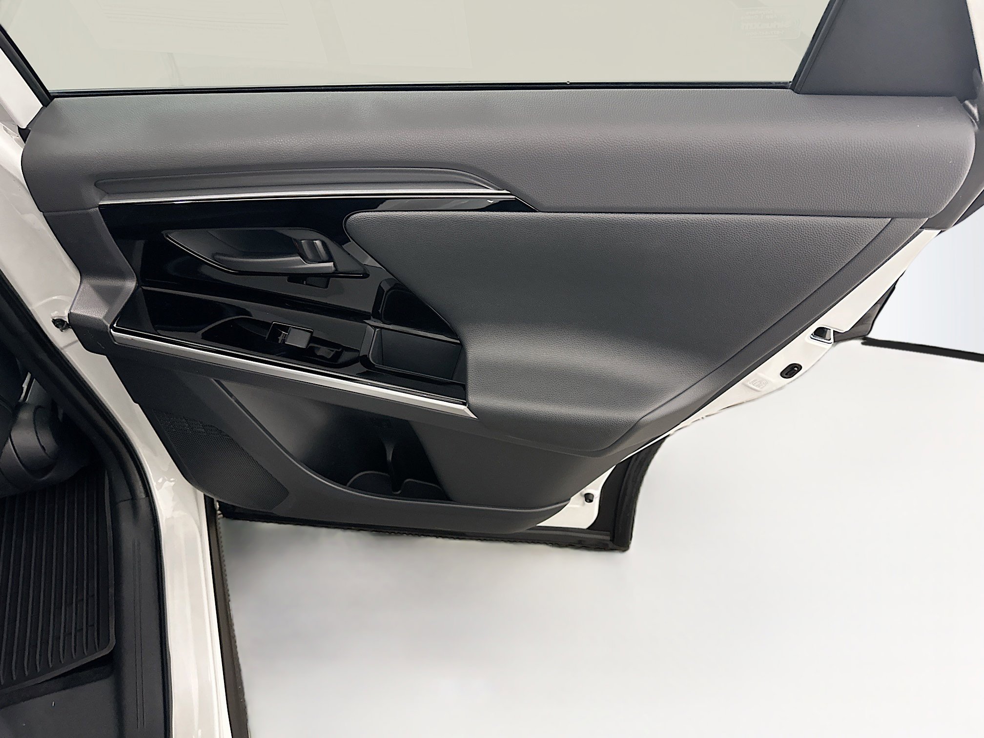 Used 2023 Toyota bZ4X XLE w/ Weather Package image 32