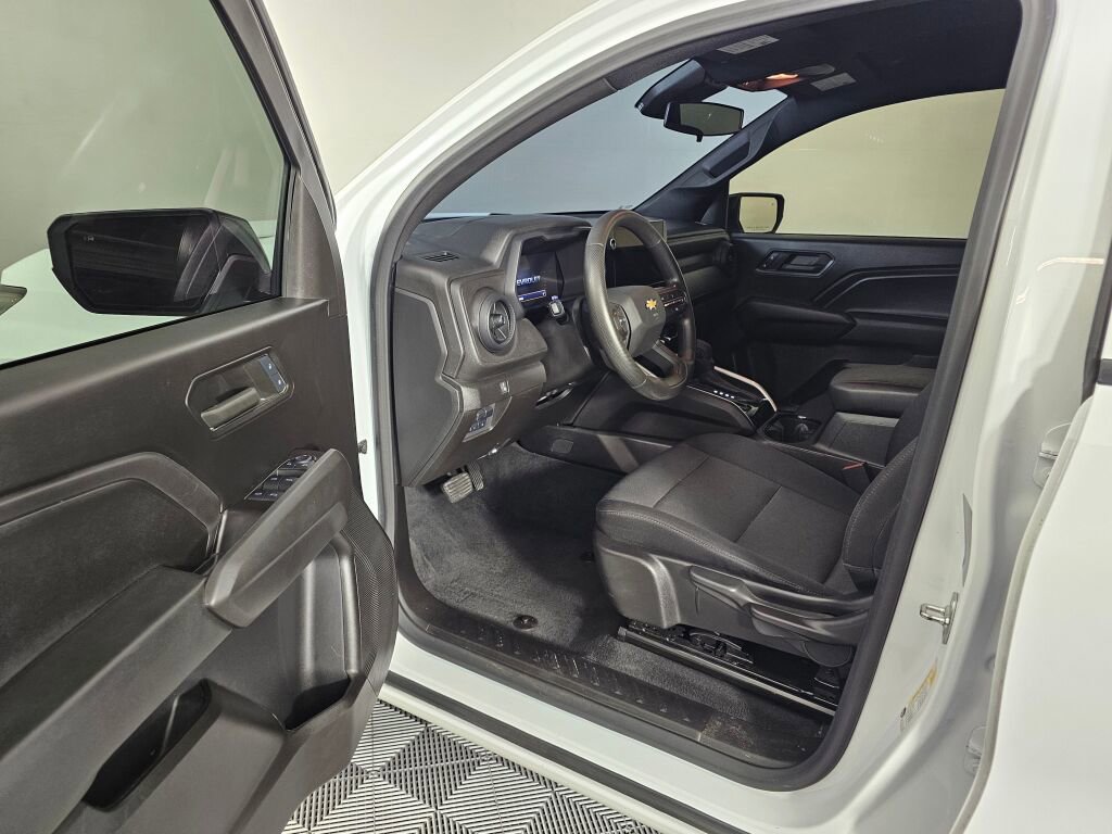 Used 2024 Chevrolet Colorado W/T w/ Safety Package image 17