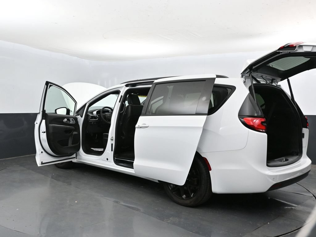 Used 2025 Chrysler Pacifica Limited FWD image 55