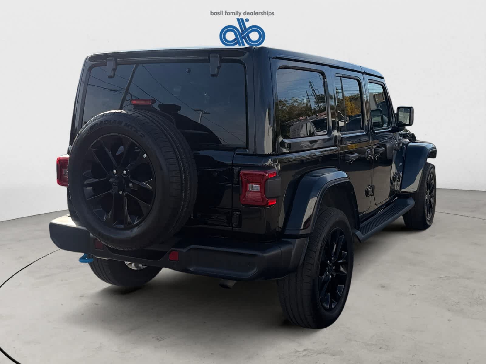 Used 2024 Jeep Wrangler Unlimited Sahara w/ Safety Group AWD/4WD image 6